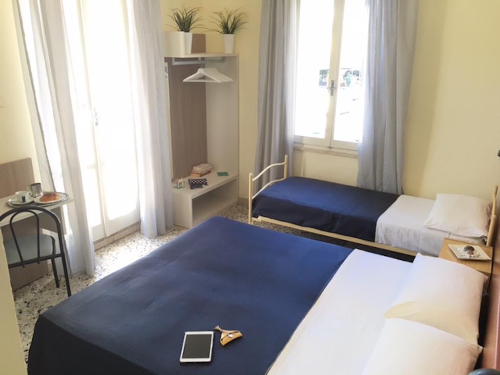 ריצ'יונה Hotel Byron Solo Per Giovani מראה חיצוני תמונה