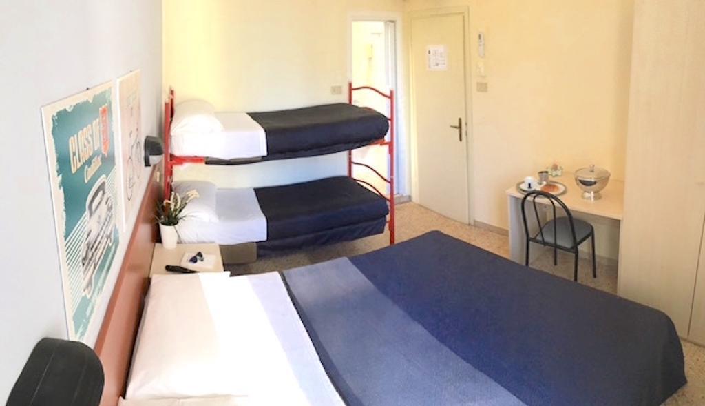 ריצ'יונה Hotel Byron Solo Per Giovani מראה חיצוני תמונה