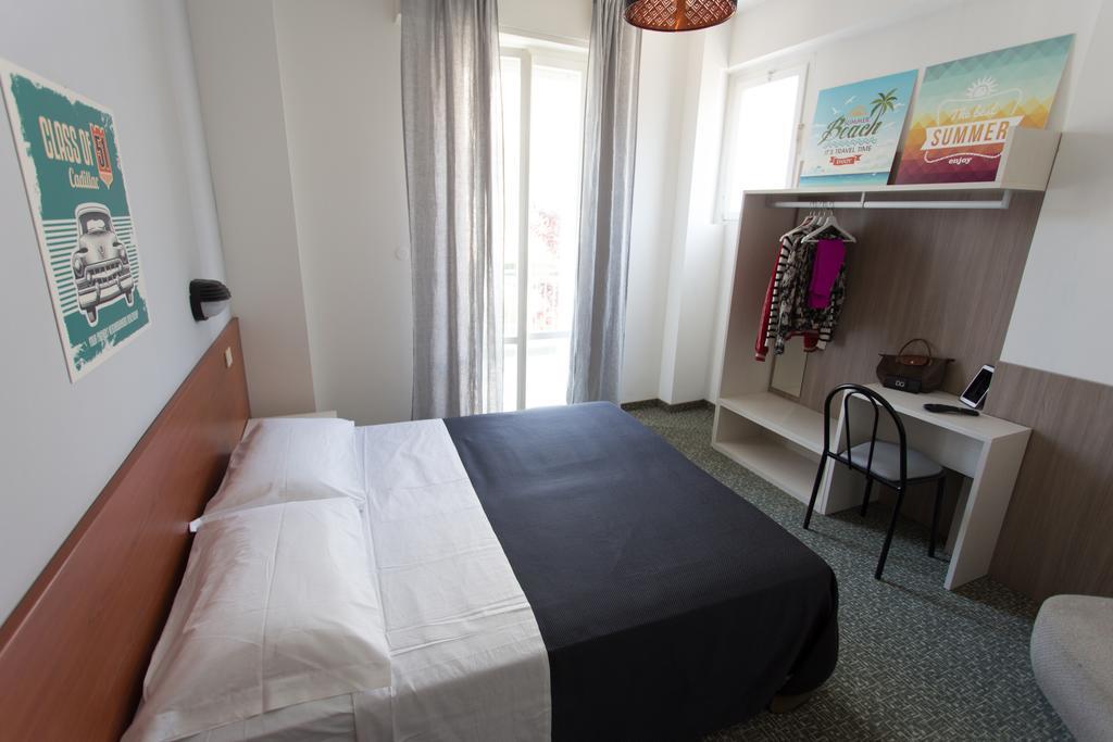 ריצ'יונה Hotel Byron Solo Per Giovani מראה חיצוני תמונה