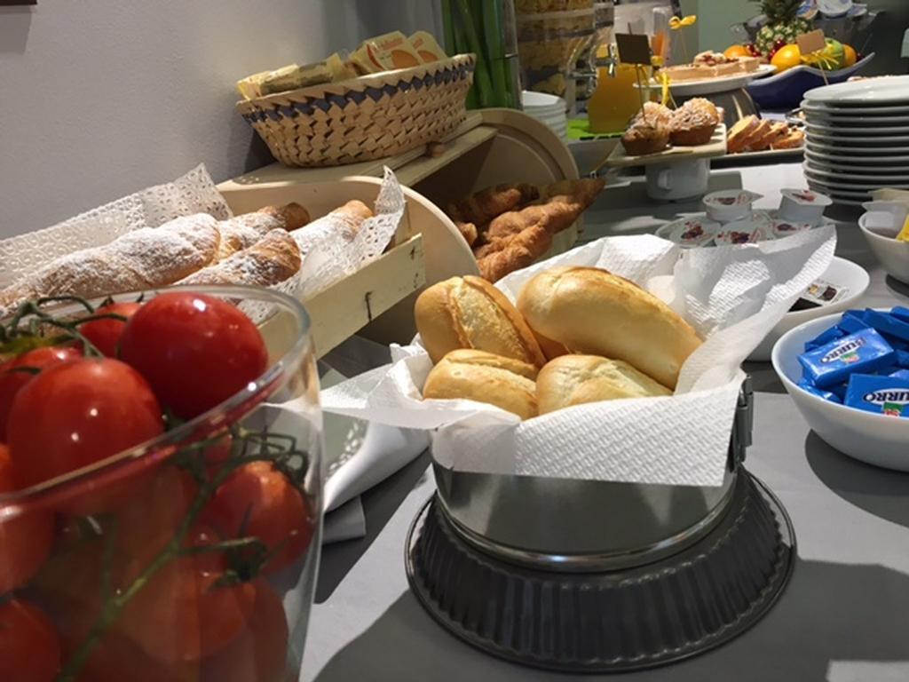 ריצ'יונה Hotel Byron Solo Per Giovani מראה חיצוני תמונה