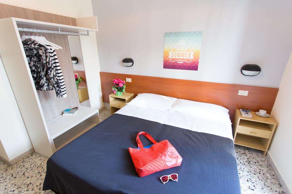 ריצ'יונה Hotel Byron Solo Per Giovani חדר תמונה