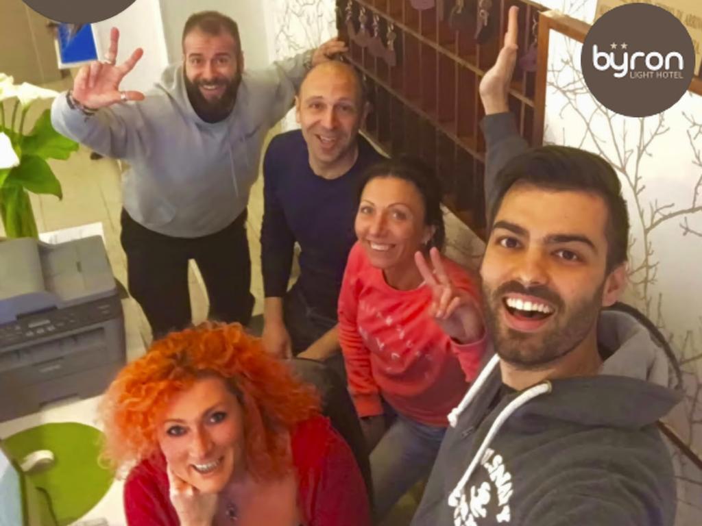 ריצ'יונה Hotel Byron Solo Per Giovani מראה חיצוני תמונה