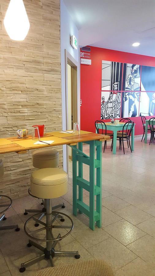 ריצ'יונה Hotel Byron Solo Per Giovani מראה חיצוני תמונה