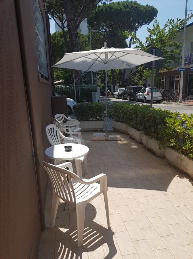 ריצ'יונה Hotel Byron Solo Per Giovani מראה חיצוני תמונה