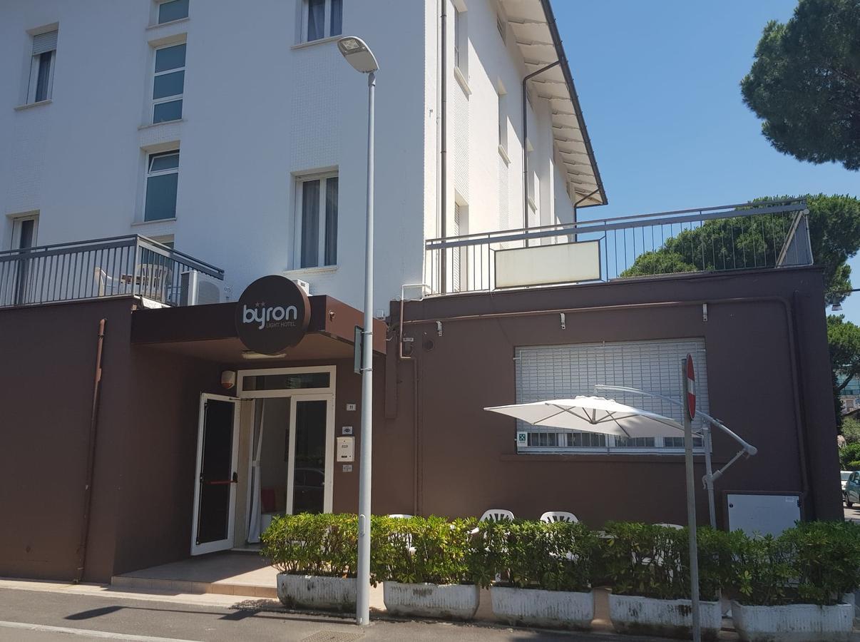 ריצ'יונה Hotel Byron Solo Per Giovani מראה חיצוני תמונה